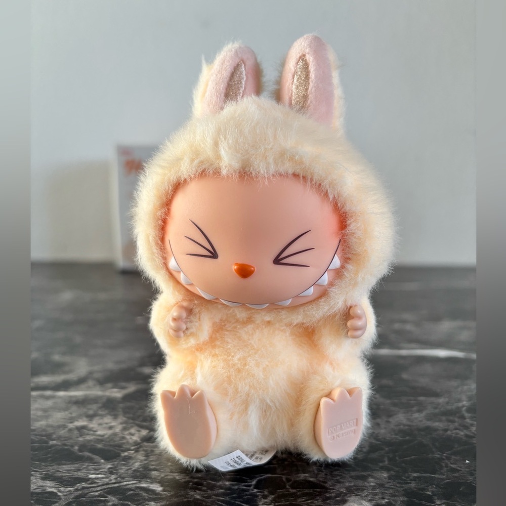 Have A Seat Labubu (Discontinued) - Confirmed Sisi